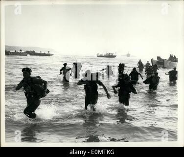 Sept. 07, 1956 - 09.07.56 britische Truppen amphibische Übung vor Malta. Foto zeigt: Männer der 3. Commando Brigade an Land aus Landungfertigkeit während eine große amphibische Übung in Mellieha Bay, Malta, gestern. Stockfoto