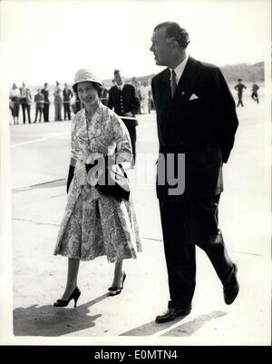 18. Juni 1956 - Prinzessin Margaret von Prinz Bertil in Stockhoin - Keystone Fotoshows begrüßt:-HRH Prinzessin Margaret begleitet Stockfoto