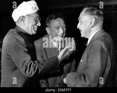 Nobel Prize Gewinner Männer sammeln für ein Treffen Stockfoto