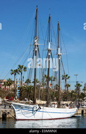 Altes Segelschiff, zerteilen Sie jetzt von Barcelonas Maritime Museum, vertäut am Port Vell, Barcelona Stockfoto