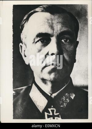 2. Februar 1957 - Feldmarschall Paulus Dies: Generalfeldmarschall Friedrich Paulus, der Mann verlor die Schlacht von Stalingrad, in der DDR, nach Nachrichten erreichen seine Verwandten in Baden-Baden, Deutschland, Paulus, wer wurde von den Russen nach der Kapitulation Hitler Truppen bei Stalingrad im Januar 1943, lebt seit seiner Rückkehr aus sowjetischer Kriegsgefangenschaft 1953 in Dresden verstorben ist. Das Foto zeigt Feldmarschall Friedrich Paulus, der in der DDR gestorben ist. Stockfoto