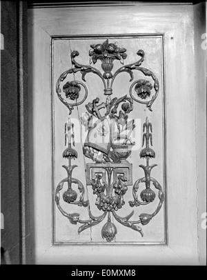 Eine Fotografie der Igreja da Venerável Ordem Terceira de São Francisco in Porto, Portugal, die die religiöse und historische Bedeutung der Kirche als Teil des Dritten Franziskanerordens zeigt. Stockfoto