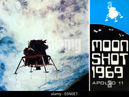 Alte Ansichtskarte des Planeten Erde und die Mondlandefähre Eagle Apollo 11 mit Text Moon Shot 1969 KATHY DEWITT Stockfoto