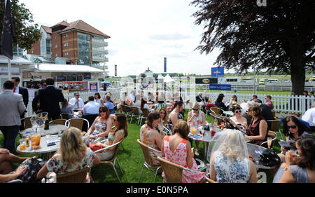 MOET & CHANDON BAR DANTE FESTIVAL YORK RACECOURS YORK RACECOURSE YORK ENGLAND 16. Mai 2014 Stockfoto