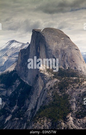 Half Dome angesehen vom Glacier Point im Yosemite-Nationalpark, Kalifornien USA Stockfoto