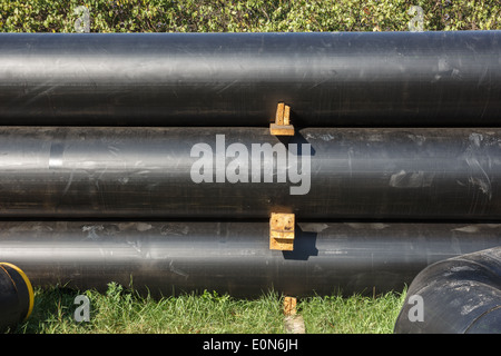 Stapel von schwarzen Rohre Stockfoto