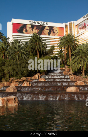Mirage Hotel Werbung Cirque du Soleil Love von den Beatles im Hotel von den Las Vegas Boulevard (Strip) durchführen Stockfoto