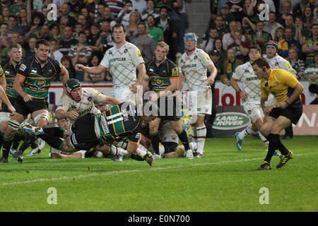 Northampton, UK. 16. Mai 2014. Heiligen George North versuchen hält, die Sie in aussichtsreicher Position während der Aviva Premiership Play Off zwischen Northampton Saints und Leicester Tigers in Franklins Gardens übereinstimmen. Bildnachweis: Aktion Plus Sport/Alamy Live-Nachrichten Stockfoto