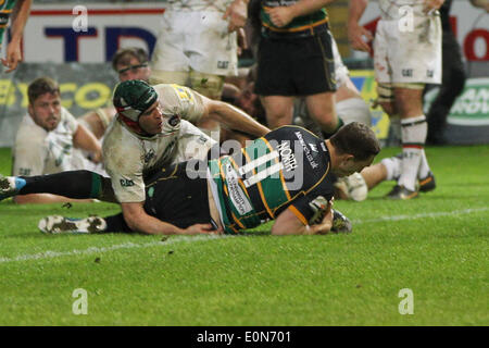 Northampton, UK. 16. Mai 2014. Heiligen George North versuchen hält, die Sie in aussichtsreicher Position während der Aviva Premiership Play Off zwischen Northampton Saints und Leicester Tigers in Franklins Gardens übereinstimmen. Bildnachweis: Aktion Plus Sport/Alamy Live-Nachrichten Stockfoto