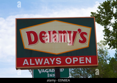 Denny's Diner Restaurant am Highway 395 in Bischof California Stockfoto