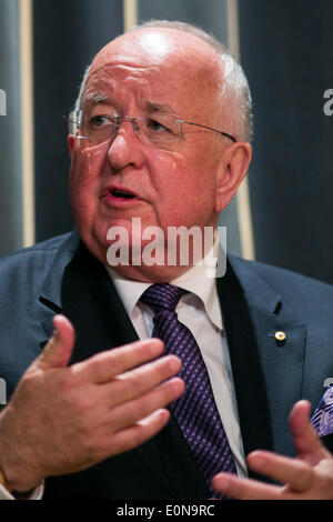 Washington DC, USA. 16. Mai 2014. Sam Walsh, CEO der Rio Tinto Group, beteiligt sich an einer Podiumsdiskussion zum Thema "Wie Infrastruktur Investitionen In Entwicklungsländern kann Sporn Wirtschaftswachstum" Hauptquartier der International Finance Corporation in Washington, D.C. am 16. Mai 2014. Bildnachweis: Kristoffer Tripplaar/Alamy Live-Nachrichten Stockfoto