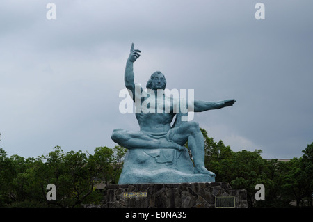 Frieden-Statue, Friedenspark, Nagasaki City, Nagasaki, Japan Stockfoto