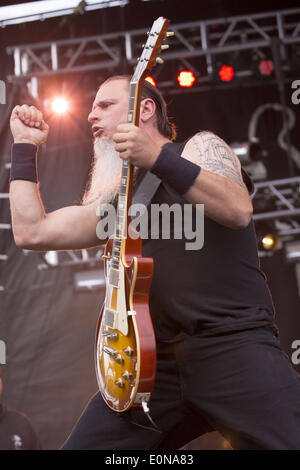 Columbus, Ohio, USA. 16. Mai 2014. Gitarrist BOBBY LANDGRAF von unten führen live am Rock auf Palette-Musik-Festival in Columbus, Ohio Credit: Daniel DeSlover/ZUMAPRESS.com/Alamy Live News Stockfoto