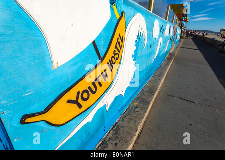 Bunte Wand eine Jugendherberge auf der Mission Beach Boardwalk. San Diego, California, Vereinigte Staaten von Amerika. Stockfoto