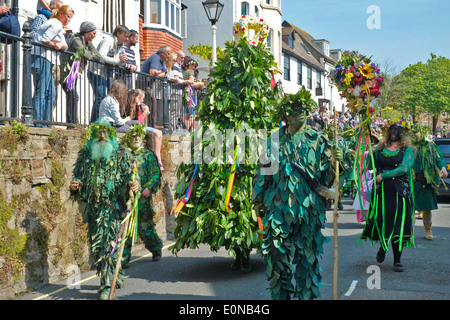 Hastings UK, 5. Mai 2014 Traditional Jack in the Green, May Day Festival, East Sussex, England, Vereinigtes Königreich, GB. Hastings Old Town High Street. Stockfoto