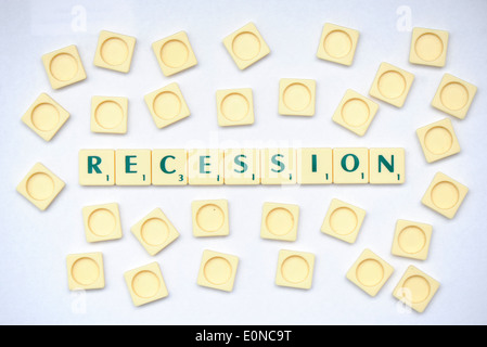 Scrabble Fliesen die Worte Rezession auslesen Stockfoto