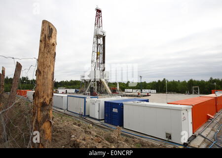 Milowo, Polen 17. Mai 2014 die Firma PGNiG SA begann neue Shale Gas Forschung in Milowo im Norden von Polen (Kartuzy Konzession). Der Bohrvorgang wird 2 Monate dauern und ist bis zu 3800 Meter Tiefe geplant. Bildnachweis: Michal Fludra/Alamy Live-Nachrichten Stockfoto