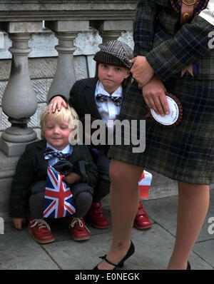 London, UK. 17. Mai 2014. Der Tweed Run, ein Radsport-Event für Liebhaber von Vintage-Mode, beginnt am Somerset House London Credit: Rachel Megawhat/Alamy Live News Stockfoto