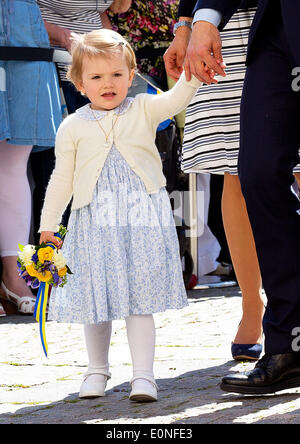 Lindkoping, Schweden. 17. Mai 2014. Prinzessin Estelle von Schweden kommt auf der Burg in Lindkoping, Schweden, 17. Mai 2014. Das kleine Mädchen hat ihre erste offizielle Pflicht wie eine Prinzessin, ein Märchen Weg. Foto: Dpa/RPE-Albert Nieboer/Alamy Live News Bildnachweis: Dpa picture-Alliance/Alamy Live News Stockfoto