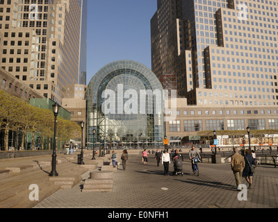 North Cove Marina, New York mit Glas-Bogen des Wintergartens Stockfoto