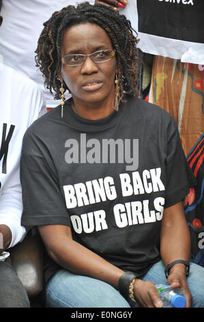 Northumberland Avenue, London, UK. 17. Mai 2014. Eine Ameise-Boko Haram Demonstranten außerhalb der Nigerian Cultural Centre in London. Bildnachweis: Matthew Chattle/Alamy Live-Nachrichten Stockfoto