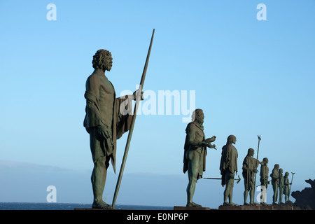 Statuen der Guanchen Könige oder liegt direkt am Wasser, Candelaria, Teneriffa, Kanarische Inseln, Spanien Stockfoto