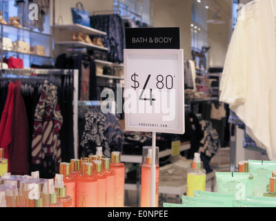 Forever 21 Store Interieur, NYC Stockfoto