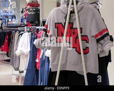 Forever 21 Store Interieur, NYC Stockfoto