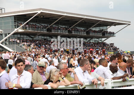 Newbury, Großbritannien. 17. Mai 2014. Massenszenen JLT Lockinge Stakes tagsüber 2014 aus Newbury. Bildnachweis: Aktion Plus Sport/Alamy Live-Nachrichten Stockfoto