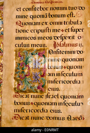 Dies ist eine Manuskriptseite mit spanischem Gesang aus einem historischen Buch, die die Rückseite von Folio 2 zeigt. Sie weist traditionelle musikalische Notation und kulturelle Bedeutung in liturgischen Zusammenhängen auf. Stockfoto