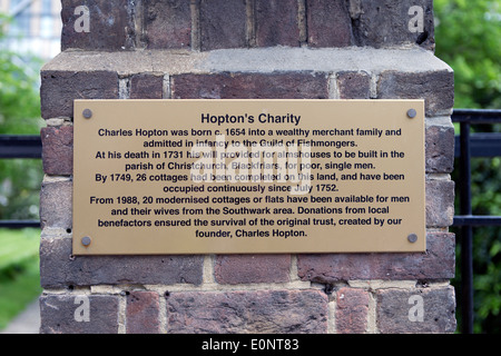 Plaque: Hopton die Armenhäuser, Hopton Street, Southwark, London, England, Vereinigtes Königreich. Stockfoto