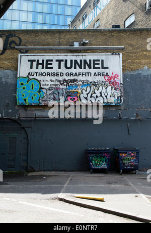 Leake Street, auch als Graffiti Tunnel unter Waterloo Bahnhof, Lambeth, London, UK bekannt. Stockfoto