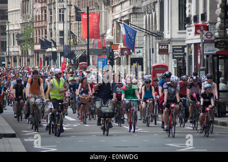London, UK. 17. Mai 2014. London Radfahren Kampagne Platz 4 Rad Big Ride Credit: Zefrog/Alamy Live-Nachrichten Stockfoto