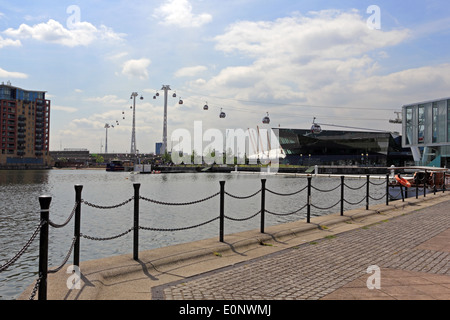 Emirates Air Line Seilbahn am Royal Victoria Docks, London, England, UK. Stockfoto