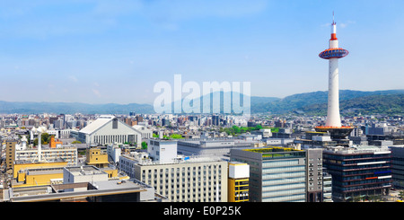 Skyline von Kyoto, Japan Kyoto Tower tagsüber Stockfoto