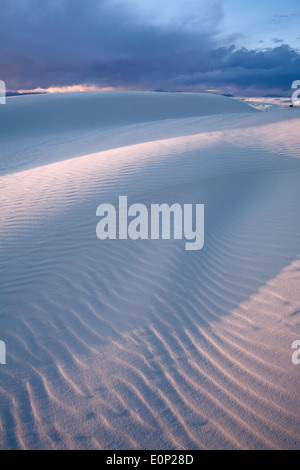 Wind erodiert den Gips Sand zum interessanten Mustern und Texturen erstellen. White Sands National Monument. New Mexico, USA. Stockfoto