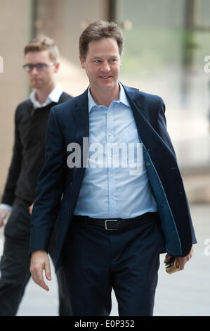 London, UK. 18. Mai 2014. Vizepremier Nick Clegg kommt im BBC Television Centre vor Teilnahme an der Andrew Marr Show am Sonntag, 18. Mai 2014. Bildnachweis: Heloise/Alamy Live-Nachrichten Stockfoto