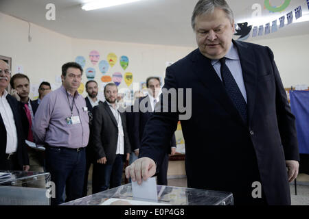 Thessaloniki, Griechenland. 18. Mai 2014. Griechische Außenminister Evangelos Venizelos Stimmen für Kommunalwahlen in Thessaloniki, Griechenland am 18. Mai 2014. Bildnachweis: Konstantinos Tsakalidis/Alamy Live-Nachrichten Stockfoto