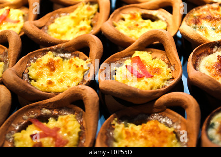 Thai Dessert im Tontopf Stockfoto