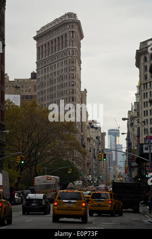 New York City, Flat Iron Building, 5th Ave, Yellow Cabs, dichten Verkehr, Stockfoto