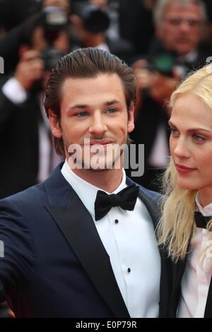 Cannes, Frankreich. 17. Mai 2014. Schauspieler Gaspard Ulliel und Aymeline Valade besuchen die Premiere von "Saint-Laurent" während der 67. Internationalen Filmfestspiele von Cannes im Hotel Majestic in Cannes, Frankreich, 17. Mai 2014. Foto: Hubert Boesl/Dpa - kein Draht-SERVICE - Kredit: Dpa picture-Alliance/Alamy Live News Stockfoto