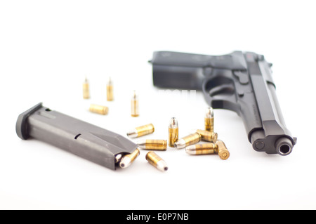Gun Bullet und Magazin isoliert. Stockfoto