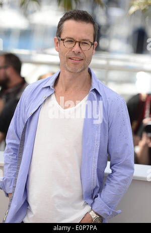 Cannes, Frankreich. 18. Mai 2014. Schauspieler Guy Pearce stellt während der Fototermin für "The Rover" bei den 67. Filmfestspielen in Cannes, Frankreich, 18. Mai 2014. Bildnachweis: Ye Pingfan/Xinhua/Alamy Live-Nachrichten Stockfoto