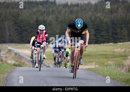 Yorkshire Dales National Park, Großbritannien. 18. Mai 2014. Die Etape du Dales ist eine radsportveranstaltung jedes Jahr im Mai statt, die in den Yorkshire Dales in Großbritannien. Es ist, als eine der beliebtesten und herausfordernde sportives in Großbritannien geordnet und ist als einer der Top ten Fahrten in Großbritannien. 2010, Malcolm Elliott eine Kursaufzeichnung von 5h, 43m, 24s. Stockfoto