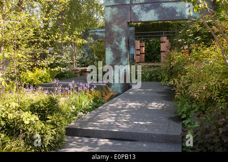 London, Großbritannien. 18. Mai 2014. RHS Chelsea Flower Show 2014 Die brewin Dolphin Garten Designer Matthew Childs Sponsor Brewin Dolphin Credit: ein Garten/Alamy leben Nachrichten Stockfoto