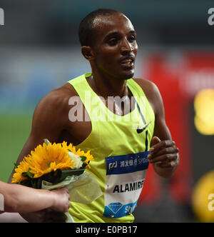 Shanghai, China. 18. Mai 2014. Äthiopiens Yenew Alamirew konkurriert die Männer 5000m Rennen an die IAAF Diamond League Athletics in Shanghai, Ost-China, 18. Mai 2014. Alamirew holte sich den Titel mit 13 Minuten und 4,83 Sekunden. © Li Jundong/Xinhua/Alamy Live-Nachrichten Stockfoto