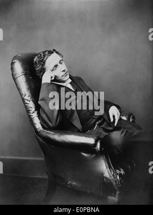 Lewis Carroll (1832-1898), englischer Schriftsteller, Mathematiker und Fotograf. Charles Lutwidge Dodgson geboren, nahm er den Künstlernamen Lewis Carroll veröffentlichen Alices Abenteuer im Wunderland, 1865. Stockfoto