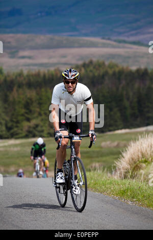 Dentdale, Yorkshire Dales National Park, UK. 18. Mai 2014. Die Etape du Dales ist eine Gruppenausfahrt jedes Jahr in den Yorkshire Dales im Vereinigten Königreich im Mai statt.   Es ist als eines der beliebtesten und herausfordernde Sportives im Vereinigten Königreich und gilt als eines der Top Ten in Großbritannien fährt.  Im Jahr 2010 Streckenrekord Malcolm Elliott ein von 5h, 43m und 24 s. Stockfoto