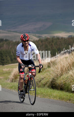 Dentdale, Yorkshire Dales National Park, UK. 18. Mai 2014. Die Etape du Dales ist eine Gruppenausfahrt jedes Jahr in den Yorkshire Dales im Vereinigten Königreich im Mai statt.   Es ist als eines der beliebtesten und herausfordernde Sportives im Vereinigten Königreich und gilt als eines der Top Ten in Großbritannien fährt.  Im Jahr 2010 Streckenrekord Malcolm Elliott ein von 5h, 43m und 24 s. Stockfoto