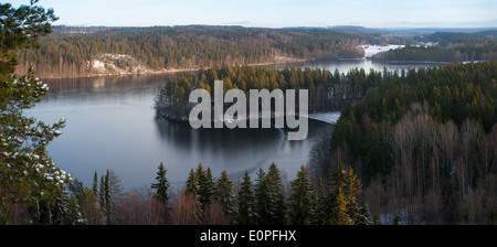 Panoramablick auf den See von Aulanko Aussichtsturm in Finnland. Stockfoto